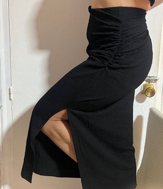 Lefties XL Falda midi negra fruncida con abertura