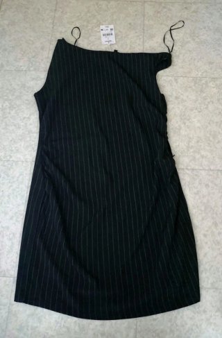 Vestido corto negro de raya diplomática
