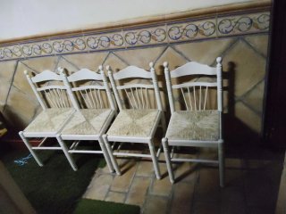 Set de 4 sillas de madera y enea