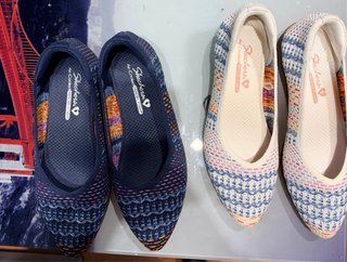 2 Pares de Zapatos Skechers