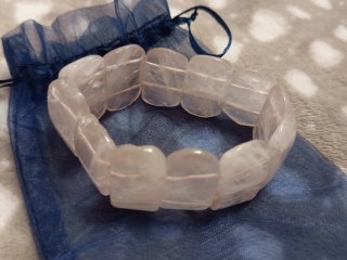 Bracciale in quarzo rosa elasticizzato