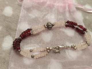 Bracciale con perline rosse bordogna e trasparenti