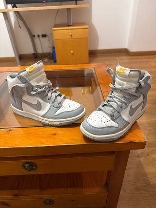 Zapatillas Nike Blancas y Grises originales