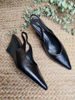 Zapatos negros con cuña 38