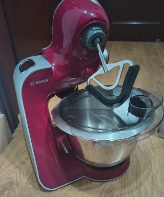 Robot de cocina Bosch rojo