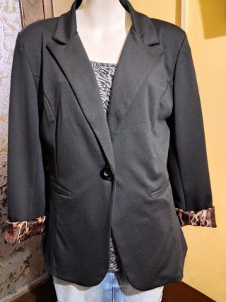 Blazer Negra con Detalle Animal Print