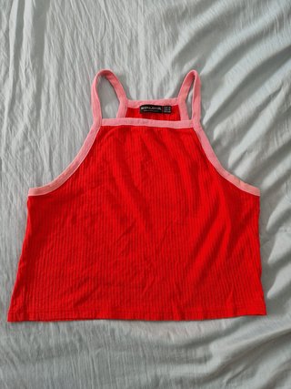 Top corto acanalado rojo y rosa Bershka