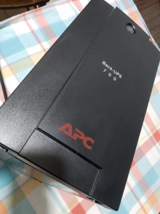 Gruppo di continuità UPS APC Back-UPS 700