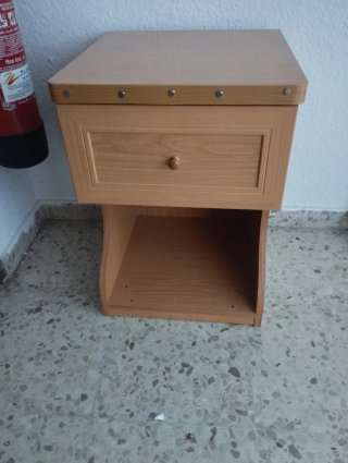 Mesilla de noche de madera