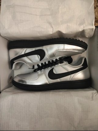 Zapatillas Nike Plateadas y Negras