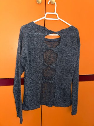 Jersey gris con espalda abierta