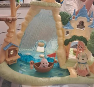 Cascata Sylvanian Families com Figuras