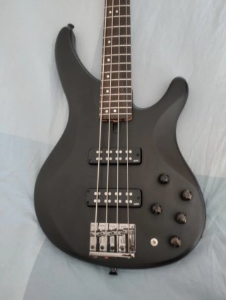 Bajo Yamaha TRBX 504