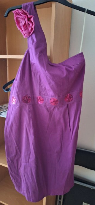 Vestido Morado con Detalle Floral