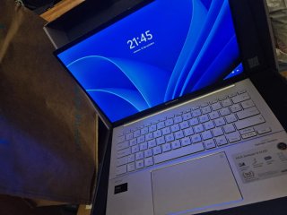 ASUS Zenbook 14 OLED Ultra 7 16GB RAM Plateado