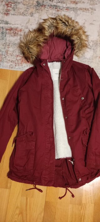 Parka Roja con Capucha