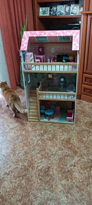Casita de muñecas de madera