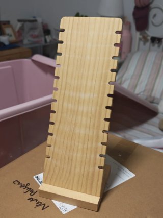 Expositor de madera para pulseras