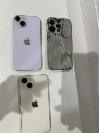 Lote 3 iPhones: 15 Pro y dos 14