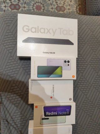 6 scatole di cellulari e tablet