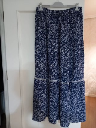 Falda larga estampada azul
