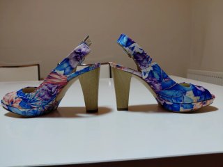 Sandalias de tacón estampadas