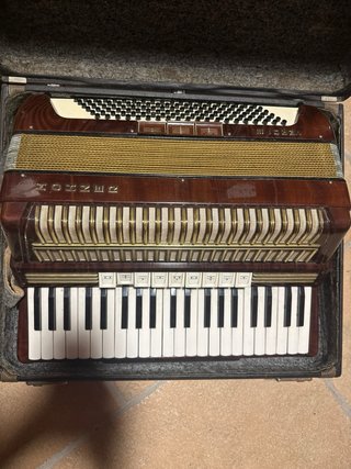 Acordeón Hohner Verdi III con Estuche