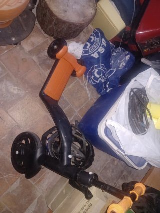Patinete infantil de tres ruedas