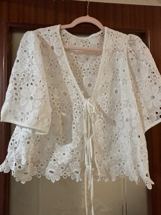 Blusa de encaje blanca