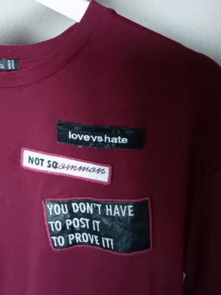 Camiseta Roja con Parches