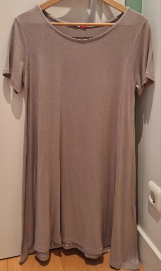Vestido tipo camiseta beige