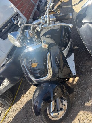 Scooter Negra