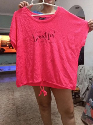 Camiseta Rosa con Estampado