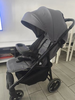 Carro de bebé gris