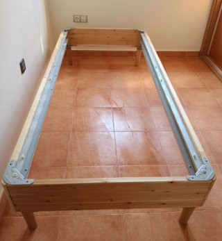 Estructura de cama IKEA Lyngör 90x200 con patas