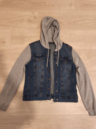 Chaqueta vaquera con capucha