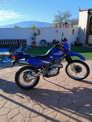 Yamaha XT Azul