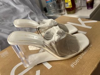 Sandalias Bershka Blancas Talla 37