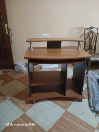 Mesa de escritorio para ordenador