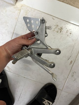Soporte estribera derecha Honda CBR600RR