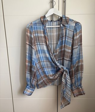 Camisa de cuadros con lazada