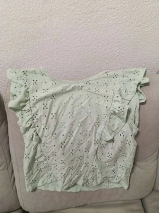 Camiseta verde con volantes