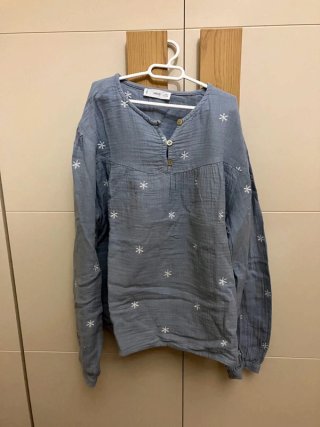 Blusa bordada Mango azul 12 años