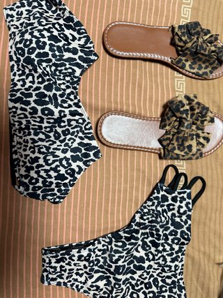 Set Bikini y Sandalias Estampado Leopardo