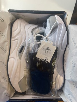 Zapatillas Deportivas Blancas y Grises