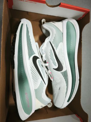 Zapatillas Nike Vomero 18 Talla 42.5