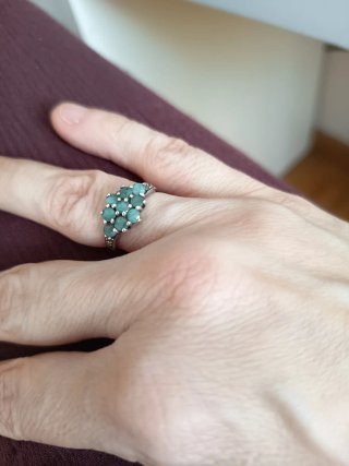 Anillo de plata con esmeraldas