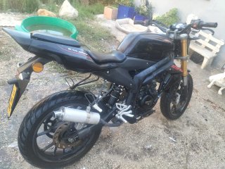 Moto Rieju NKD Negra