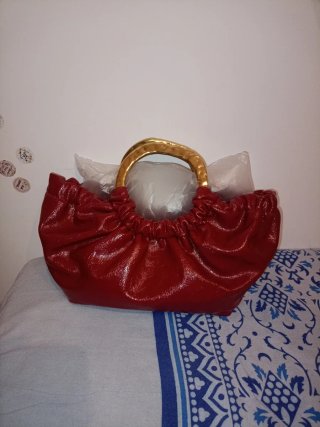 Bolso Zara Rojo con Asa Dorada