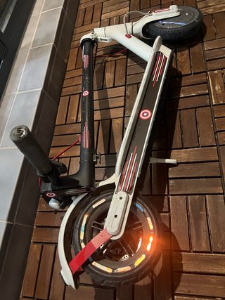Patinete Xiaomi M365 El Xiaomi M365 va muy bien,